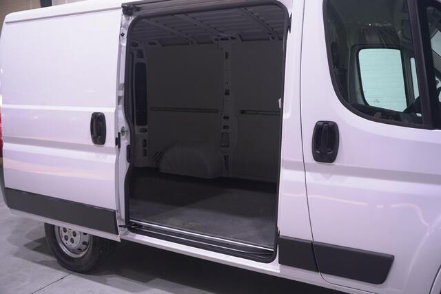 Opel MOVANO 2.2D 140 pk L1H1 Airco ECC, Apple Carplay Camera, Cruise control, Laadruimte Pakket, PDC achter, 3-Zits