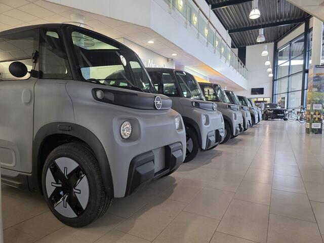 Opel Rocks GS | DIRECT LEVERBAAR BIJ VAN MOSSEL OPEL Tilburg | Mobiliteit vanaf 16 jaar | Brommer rijbewijs | 2 jaar garantie |
