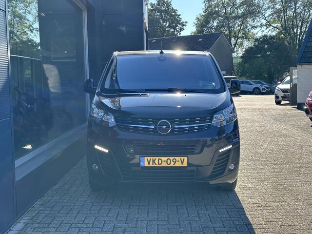 Opel VIVARO 2.0 CDTI 150 PK L3H1 Innovation | Zeer nette bus ! | Navigatie | Climate Control | Camera | Dode Hoek Bewaking | Zijschuifdeur | Cruise Control | DAB+ Radio | Parkeersensoren | Apple Carplay & Android Auto | LED Dagrijverlichting | Reservewiel |