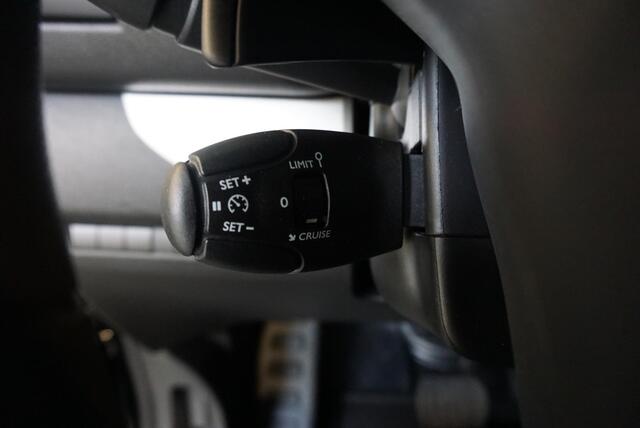 Opel VIVARO L3H1 Dubbele Cabine 144PK Automaat Airco Navi Bluetooth Trekhaak