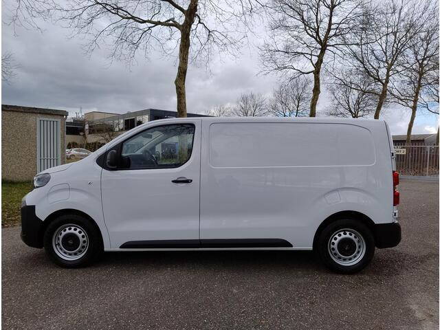 Opel VIVARO Electric L2 75 kWh 136 PK | Multimedia | Apple Carplay | Android Auto | NAVI | Achteruitrijcamera | Parkeersensoren achter | Scheidingswand comfort | Bestuurdersstoel comfort | Bank voorpassagiers | e-PTO 400V | Reservewiel | van ¤46.797 voor ¤39.050 ex. 