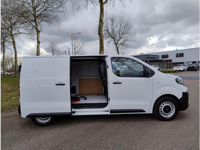 Opel VIVARO Electric L2 75 kWh 136 PK | Multimedia | Apple Carplay | Android Auto | NAVI | Achteruitrijcamera | Parkeersensoren achter | Scheidingswand comfort | Bestuurdersstoel comfort | Bank voorpassagiers | e-PTO 400V | Reservewiel | van ¤46.797 voor ¤39.050 ex. 