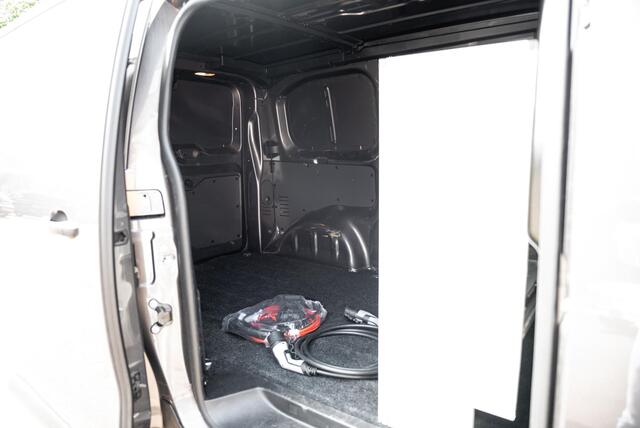 Opel VIVARO Vivaro-e L2 50 kWh L2H1 | Winterset | Cruise control | Parkeer sensoren |