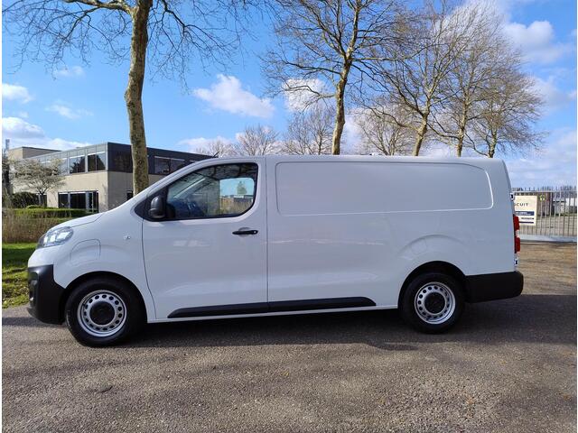 Opel VIVARO Vivaro-e L3 75 kWh 136pk | Actie op = op! | NAVI | Multimedia | Apple Carplay | Android Auto | Parkeersensoren achter | Bestuurdersstoel comfort | Bank voorpassagiers met opbergruimte| ECall pakket met geprogrammeerd voorverwarmen | Laadkabel | Reservewie