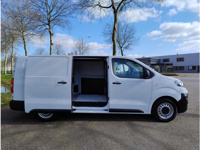 Opel VIVARO Vivaro-e L3 75 kWh 136pk | Actie op = op! | NAVI | Multimedia | Apple Carplay | Android Auto | Parkeersensoren achter | Bestuurdersstoel comfort | Bank voorpassagiers met opbergruimte| ECall pakket met geprogrammeerd voorverwarmen | Laadkabel | Reservewie
