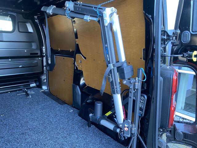 Opel VIVARO Rolstoelbus / Scootmobielbus 2.0 BlueHDi 180 S&S L1 Automaat (Zo goed als nieuwe Vivaro met volautomatische kofferbaklift!)
