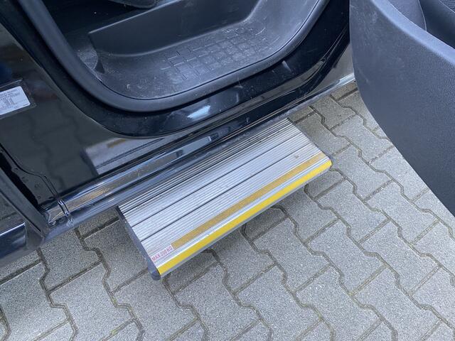 Opel VIVARO Rolstoelbus / Scootmobielbus 2.0 BlueHDi 180 S&S L1 Automaat (Zo goed als nieuwe Vivaro met volautomatische kofferbaklift!)