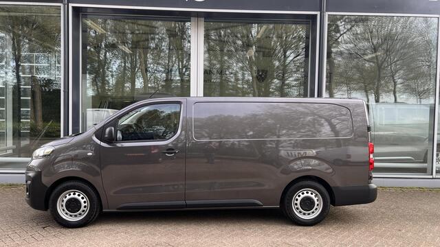 Opel VIVARO Vivaro-e L3 75 kWh 136pk AUTOMAAT | ACTIE OP = OP! | 2-zits | Passagiersstoel voorin | NAVI | Multimedia | Carplay | Parkeersensoren achter | ECall pakket met voorverwarmen | Bestuurdersstoel comfort | Reservewiel | van ¤48.685 voor ¤31.995 | N0006