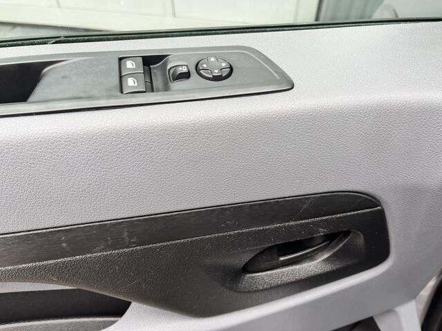 Opel VIVARO 1.5 CDTI L2H1 Marge BTW en BPM vrij!! Airco Cruise controle Navigatiesysteem 2-Persoons Parkeerhulp achter Apple carplay 1e eigenaar Euro 6 Bpm en Btw vrij voor particulier gebruik !!