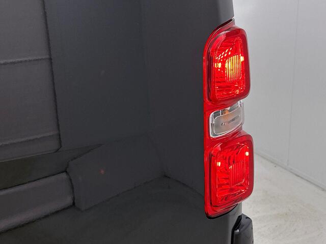 Opel VIVARO 2.0 Diesel 180 S&S L3 Automaat Dubbele Cabine 2 schuifdeuren Android Auto/Apple CarPlay Navigatie Keyless Entry&Start Climate Control Camera Cruise Control Houten afwerking laadruimte Trekhaak lichtmetalen velgen