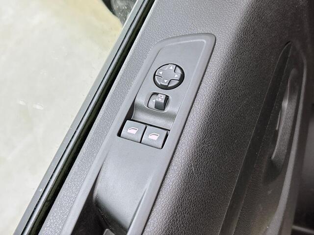 Opel VIVARO 2.0 Diesel 180 S&S L3 Automaat Dubbele Cabine 2 schuifdeuren Android Auto/Apple CarPlay Navigatie Keyless Entry&Start Climate Control Camera Cruise Control Houten afwerking laadruimte Trekhaak lichtmetalen velgen