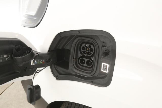 Opel VIVARO Vivaro-e L3H1 75 kWh | Snelladen | SOH 91% | Airco | Cruise | Camera | 3 Zits | HuD | Carplay | Parkeersens.