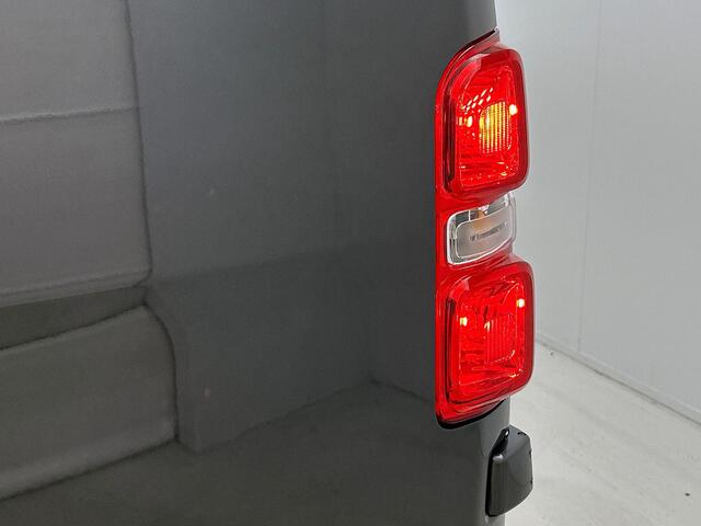 Opel VIVARO 2.0 Diesel 180pk L3 Automaat Dubbele Cabine 2 schuifdeuren Android Auto/Apple CarPlay Navigatie Keyless Entry&Start Climate Control Camera Cruise Control Houten afwerking laadruimte Trekhaak lichtmetalen velgen
