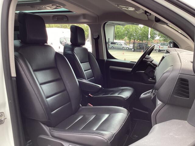 Opel ZAFIRA Tourer e-Combi 75 kWh 330km WLTP (DEMO) ¤ 41.677,- incl. BTW Pano/ Elek.Schuifdeuren/ Massage Stoelen/ Leder/ Xenon/ Standkachel/ Head Up/ Klasse 3/ Carplay/ Combi/ Kombi/ 9 Pers./ 9 Persoons