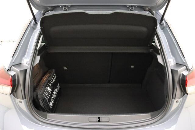 Opel e-Corsa Electric 50 kWh | Navigatie via Carplay | Climate control | Lichtmetalen velgen | Keyless start | DAB Radio | Cruise control | Weinig kilometers