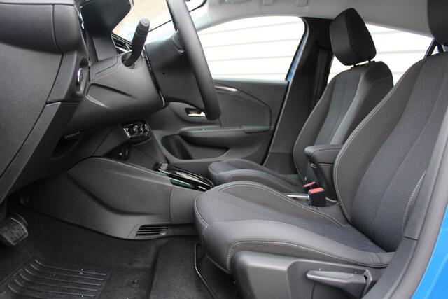 Opel e-Corsa 50kWh Level 3 11kW 3 fase | Navi Pro 10" scherm | Premium pakket | Winterpakket | Achteruitrijcamera | Bluetooth