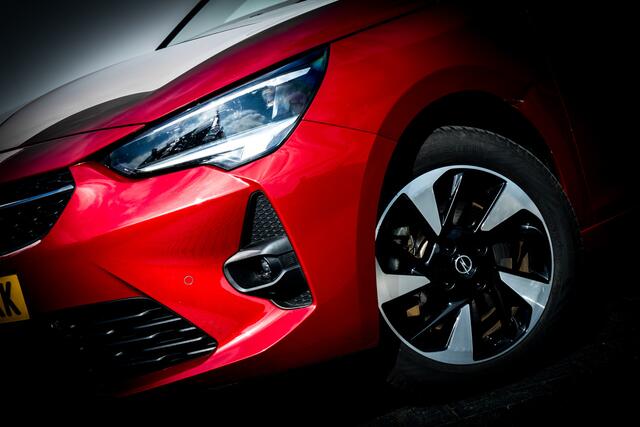 Opel e-Corsa GS Line 50 kWh 1e EIGN NED AUTO RIJKLAAR . | BTW AUTO | Navigatie | Camera | 16 inch LMV | PDC V/A | sportstoelen |