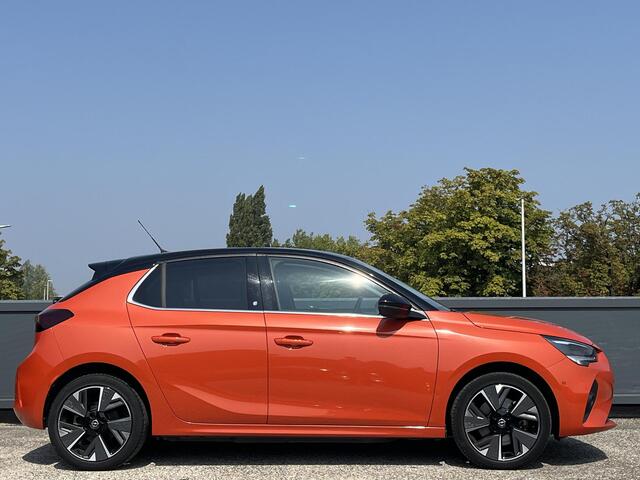 Opel e-Corsa Elegance 50 kWh | 3-Fase | Luxe bekleding | Navi & Multimedia Apple Carplay & Android Auto | WinterPack | 17'' bi-color Lmv | Contrasterende dakkleur |