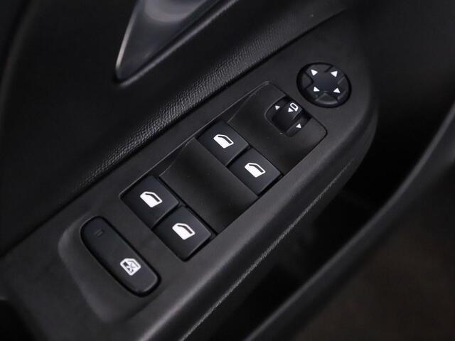 Opel e-Corsa Elegance 50 kWh 3 Fase Led/Nav/Camera