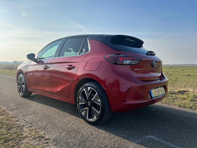 Opel e-Corsa Elegance 50 kWh Camera / leer-alcantara / Nieuwstaat!
