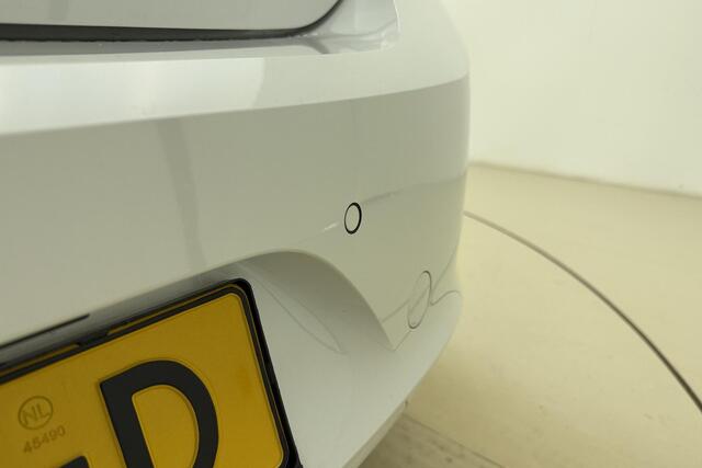 Opel e-Corsa Electric Long Range Business Edition 51 kWh | Parkeersensoren voor en achter | Navigatie via carplay | Camera | NIEUW OP VOORRAAD