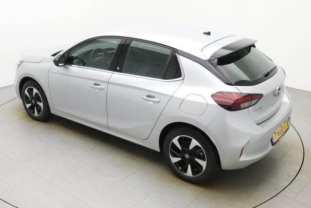 Opel e-Corsa Elegance 50 kWh | Uniek! Lage KM-stand! | Navigatie | Warmtepomp | Verwarmbare voorstoelen | Climate control | Cruise control | LED koplampen | Lichtmetalen velgen | metallic lak