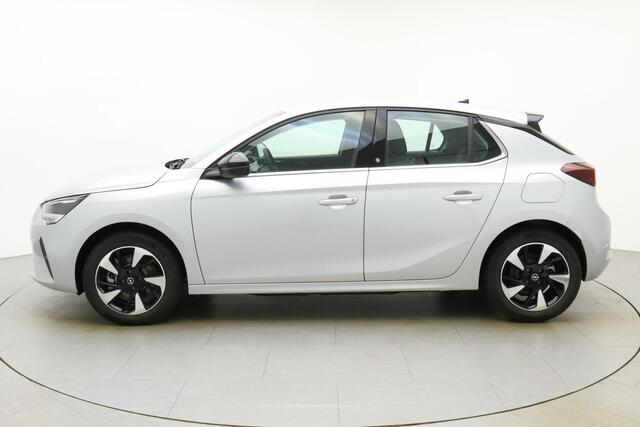 Opel e-Corsa Elegance 50 kWh | Uniek! Lage KM-stand! | Navigatie | Warmtepomp | Verwarmbare voorstoelen | Climate control | Cruise control | LED koplampen | Lichtmetalen velgen | metallic lak