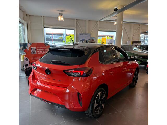 Opel e-Corsa Electric Long Range Yes 51 kWh | Uit voorraad leverbaar! | WLTP 424km Volledig Elektrische | Warmtepomp | Stoel & Stuurverwarming | Navigatie | Dodehoek Detectie | Parkeersensoren Voor & Achter | |