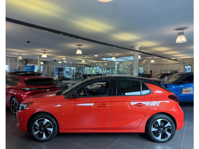 Opel e-Corsa Electric Long Range Yes 51 kWh | Uit voorraad leverbaar! | WLTP 424km Volledig Elektrische | Warmtepomp | Stoel & Stuurverwarming | Navigatie | Dodehoek Detectie | Parkeersensoren Voor & Achter | |