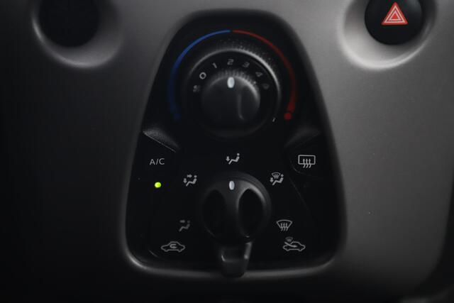 Peugeot 108 1.0 e-VTi Active Airco Radio Bluetooth Grijs Metallic Elektrische Ramen