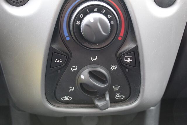 Peugeot 108 1.0 e-VTi Active , 5 deurs , slechts 37000km Airco , Bluetooht , LED dagrijverlichting , Elek.ramen voor Toerenteller