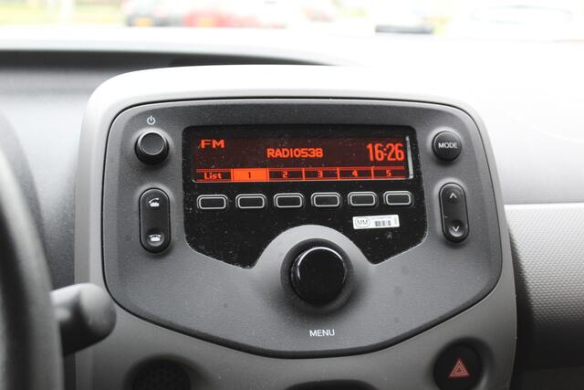 Peugeot 108 1.0 e-VTi Active , 5 deurs , slechts 37000km Airco , Bluetooht , LED dagrijverlichting , Elek.ramen voor Toerenteller