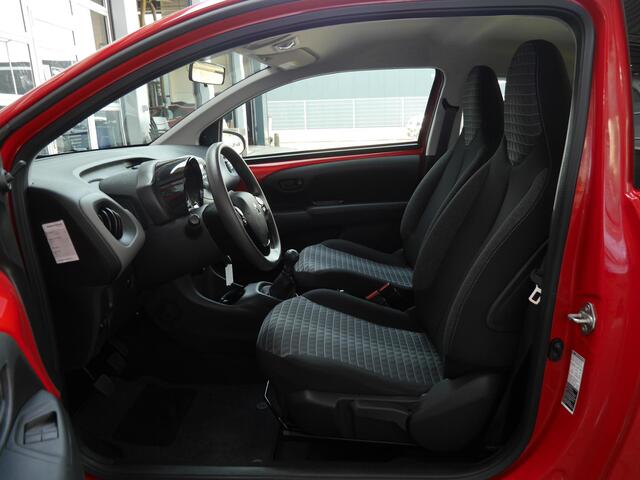Peugeot 108 1.0 e-VTi Active | 3 deurs | Airco | Elektrische ramen voor | Dealer onderhouden | Led dagrijverlichting | Stuurwielbediening