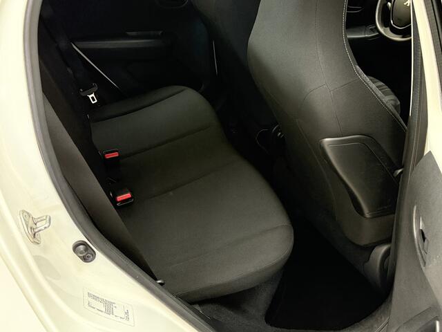 Peugeot 108 1.0 e-VTi Active /5-Drs! /LED Dagrijverl. /Airco /Elek. ramen voor /C.V. afstand /Bluetooth /AUX & USB /Isofix /Mistlampen.