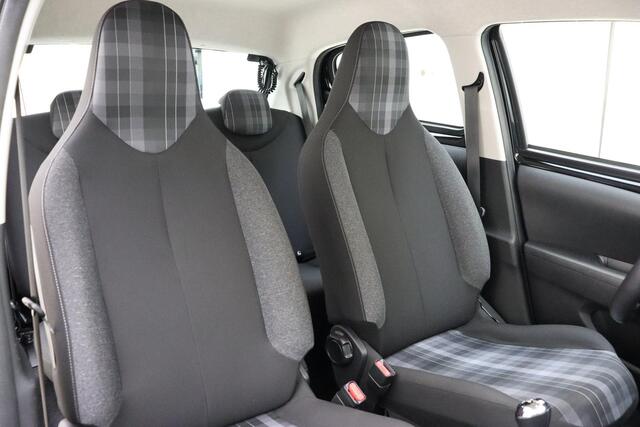 Peugeot 108 1.0 e-VTi Blue Lease Executive | Navigatie | Apple Carplay | Parkeercamera | Lichtmetalen velgen | LED Dagrijverlichting | Multifunctioneel stuurwiel |