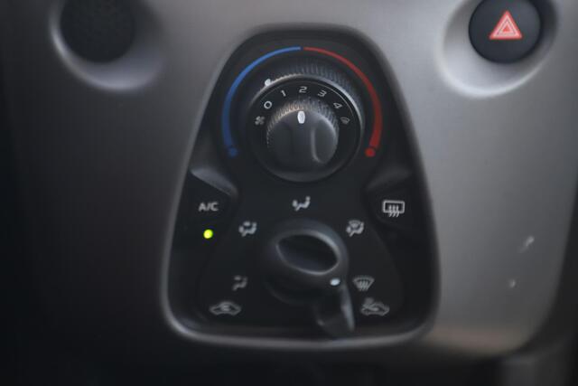 Peugeot 108 1.0 e-VTi Active NAP! Airco Radio Bluetooth Elektrische Ramen