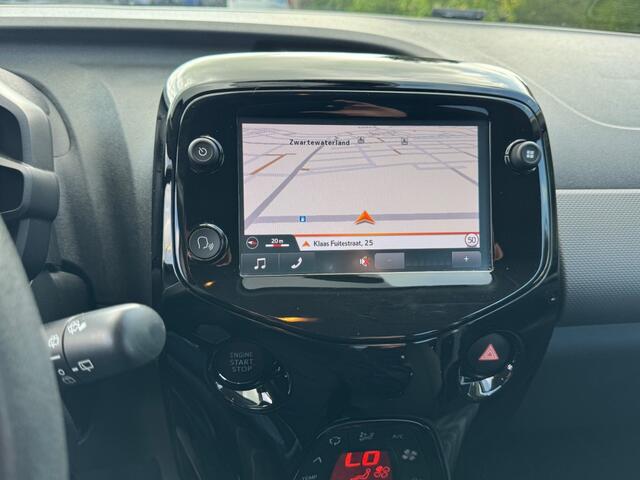 Peugeot 108 1.0 E-VTI ALLURE 5-drs navi camera 1e eigenaar slechts 24.224km!!