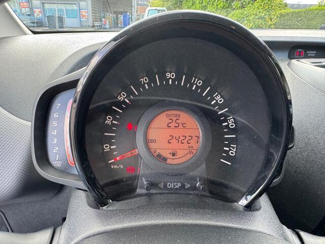 Peugeot 108 1.0 E-VTI ALLURE 5-drs navi camera 1e eigenaar slechts 24.224km!!