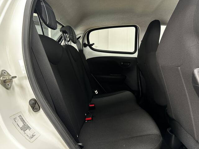Peugeot 108 1.0 e-VTi Active /5-Drs! /Airco /Elek. ramen voor /C.V. afstand /Bluetooth /AUX & USB /Isofix /LED Dagrijverl. /Getint glas /Mistlampen.