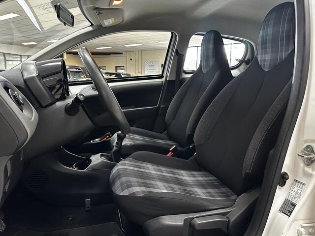 Peugeot 108 1.0 e-VTi Active/ 5-Drs/ Airco/ C.V. Afstand/ Elek. ramen/ Isofix/ Bluetooth/ Multi. Stuur/ LED Dagrijverl./ Mistl./ Getint glas.