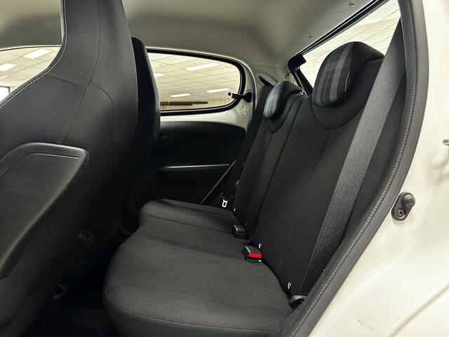 Peugeot 108 1.0 e-VTi Active/ 5-Drs/ Airco/ C.V. Afstand/ Elek. ramen/ Isofix/ Bluetooth/ Multi. Stuur/ LED Dagrijverl./ Mistl./ Getint glas.