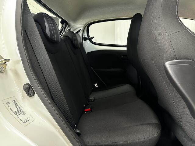 Peugeot 108 1.0 e-VTi Active/ 5-Drs/ Airco/ C.V. Afstand/ Elek. ramen/ Isofix/ Bluetooth/ Multi. Stuur/ LED Dagrijverl./ Mistl./ Getint glas.