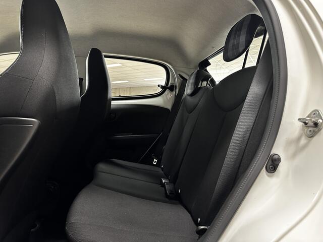 Peugeot 108 1.0 e-VTi Active /5-Drs /Airco /Elek. ramen voor /C.V. afstand /Bluetooth /AUX & USB /Isofix /LED Dagrijverl. /Mistlampen.