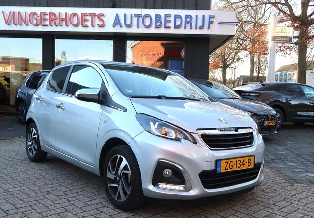 Peugeot 108 1.0 e-VTi Allure 73 Pk. 5-Deurs Climate Control * Begrenzer * L.M. Velgen * Telefoonkoppeling * USB * Mistlampen * Donkere ruiten Achterportieren * Vingerhoets; Vierde Generatie Eersteklas Service ! Al meer dan 100 jaar een begrip in de Brabantse Kempen.