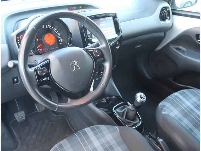 Peugeot 108 1.0 e-VTi Allure 73 Pk. 5-Deurs Climate Control * Begrenzer * L.M. Velgen * Telefoonkoppeling * USB * Mistlampen * Donkere ruiten Achterportieren * Vingerhoets; Vierde Generatie Eersteklas Service ! Al meer dan 100 jaar een begrip in de Brabantse Kempen.