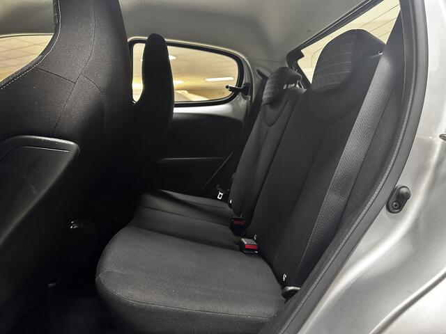 Peugeot 108 1.0 e-VTi Active /5-Drs /DAB+! /Airco /Elek. ramen voor /C.V. afstand /Bluetooth /AUX & USB /Isofix /LED Dagrijverl. /Mistlampen.