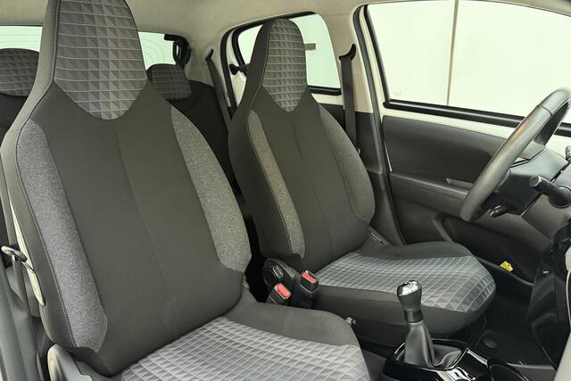 Peugeot 108 1.0 e-VTi Allure | Apple carplay/Android auto | Climate control | Achteruitrijcamera | Lichtmetalen velgen 15'' |