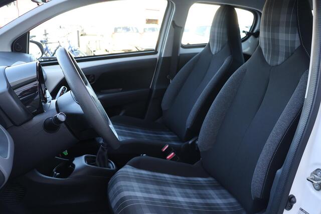 Peugeot 108 1.0 e-VTi Active 1e Eigenaar | Volledig Onderh | NAP | BTW | Airco | Bluetooth | LED | Elek Ramen | Premium Pack | Start/Stop | Hill-Hold