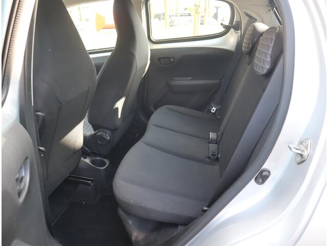 Peugeot 108 1.0 e-VTi Active Airco / Elekramen / Bluetooth / Stuurbekr / All-season banden Voldoende Apk