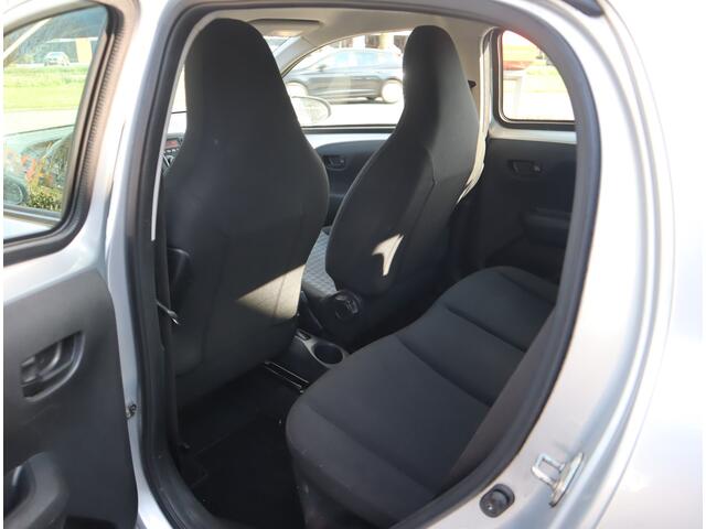 Peugeot 108 1.0 e-VTi Active Airco / Elekramen / Bluetooth / Stuurbekr / All-season banden Voldoende Apk